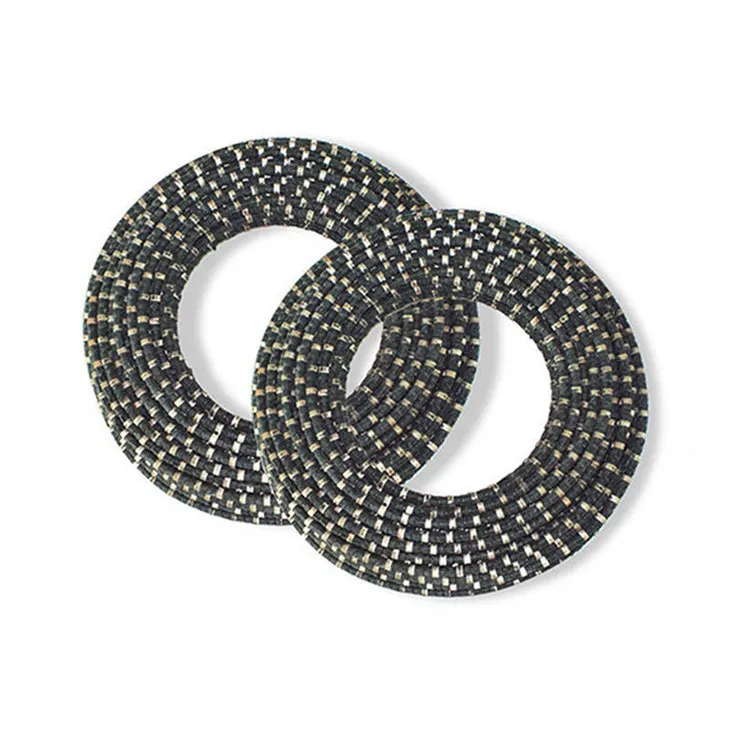 Dispozitiv de tăiat ferăstrău cu sârmă diamantată